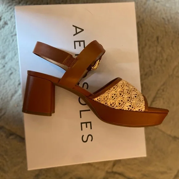 AEROSOLES Women's Tan and Brown Sandals - Picture 7 of 8